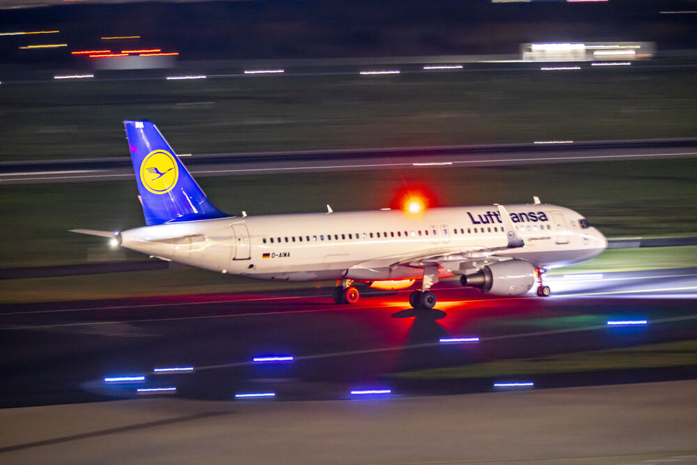 Triebwerksbrand! Lufthansamaschine muss notlanden und lässt Passagiere in Angola zurück!