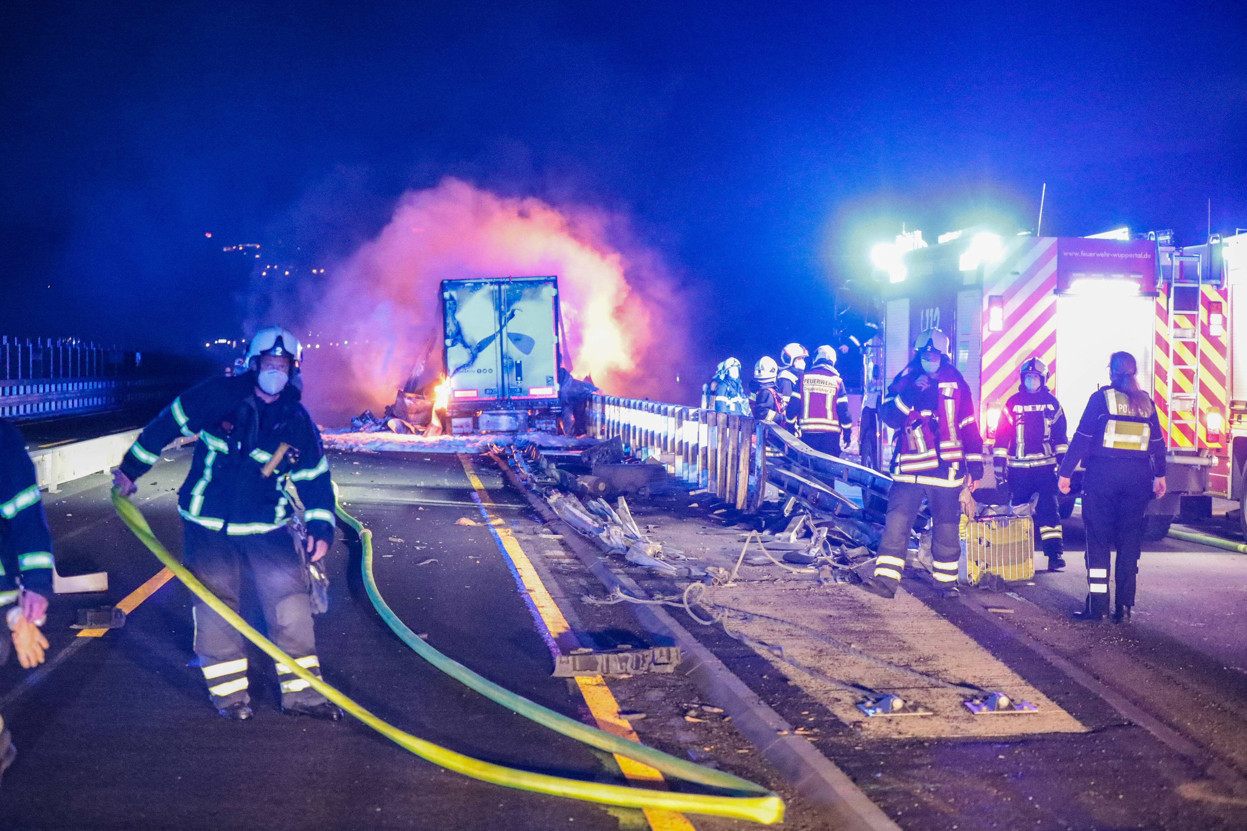 Schrecklicher Unfall auf der Autobahn - Mann stirbt nach Zusammenstoß!