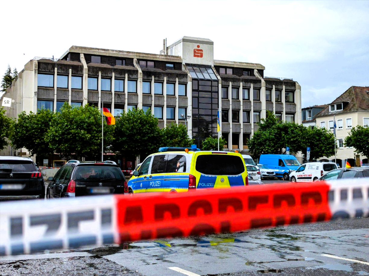 Eilmeldung - Leiche in Sparkassen-Keller gefunden! Großeinsatz der Polizei!