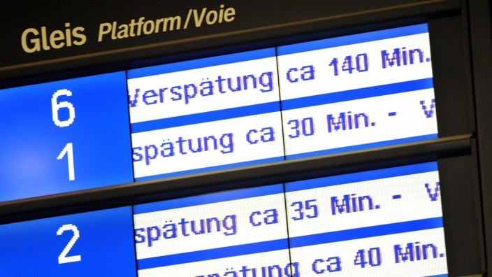 Messerattacke in der Bahn! ICE gestoppt - Polizei stürmt EC der Deutschen Bahn!