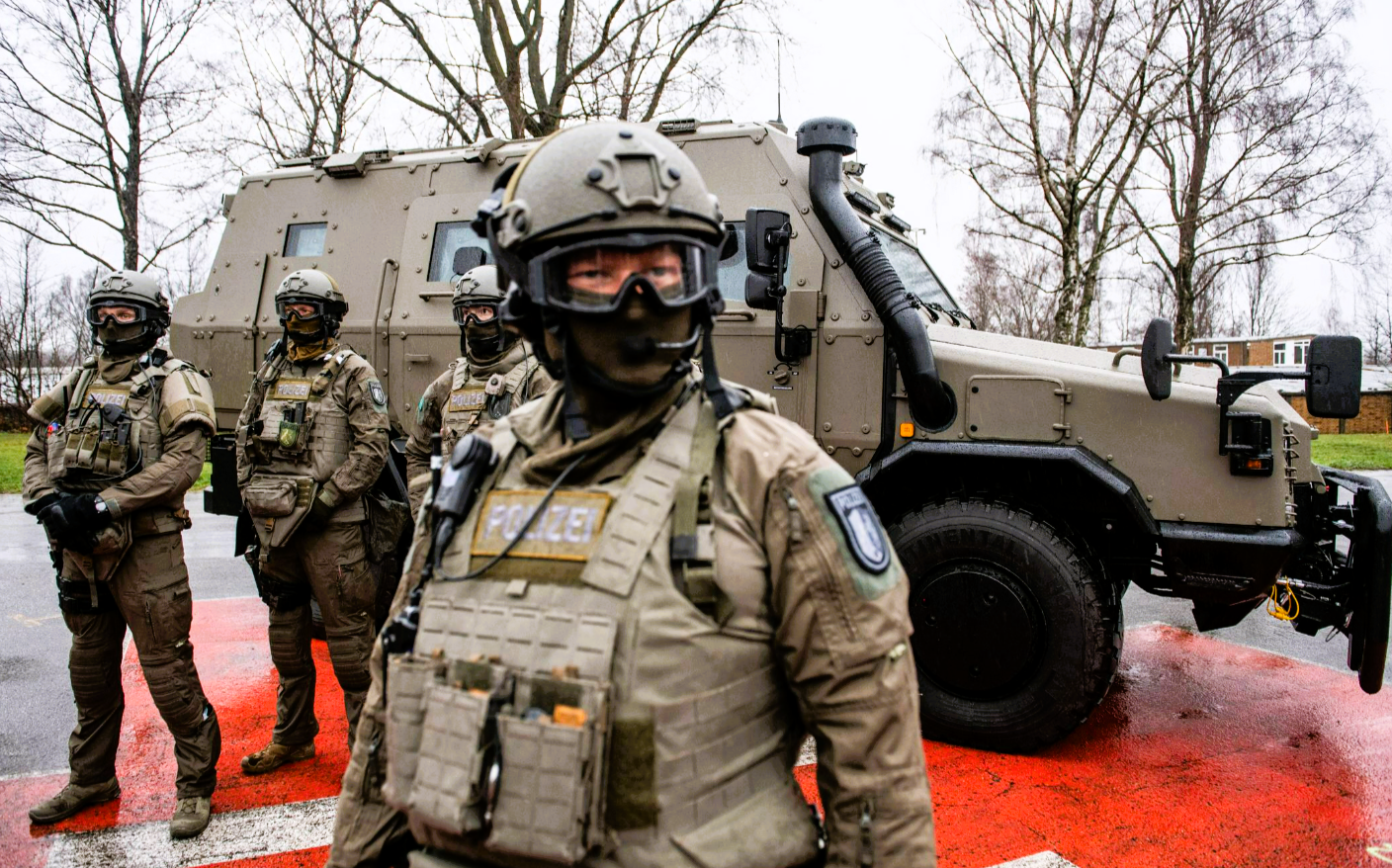 Razzia mit Polizeipanzer! Einsatzkräfte stürmen Drogenlabor in NRW!