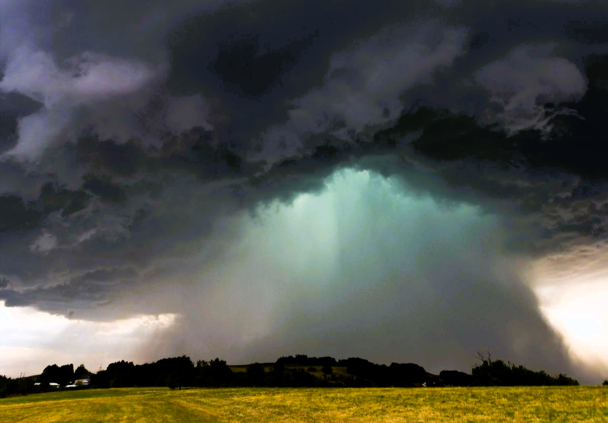Tornado zerstört Bauernhof - mindestens 5 Menschen tot nach Mega-Sturm!
