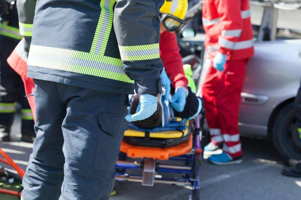 Linienbus verunglückt! Auto rast frontal in Bus - mindestens 14 Verletzte!