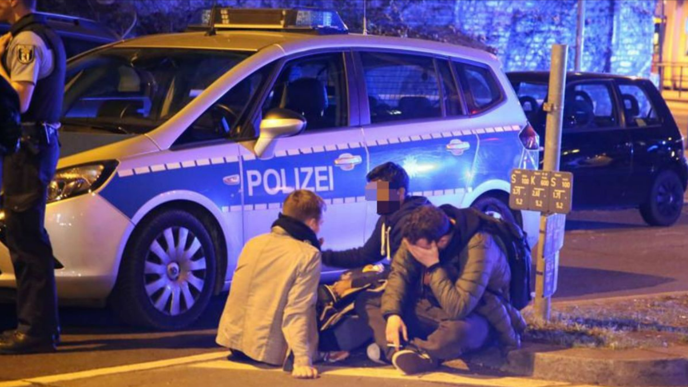 Eimeldung! Mann bei Streit um Parkplatz mit Messer getötet - Angehörige des Opfers attackieren Polizei!